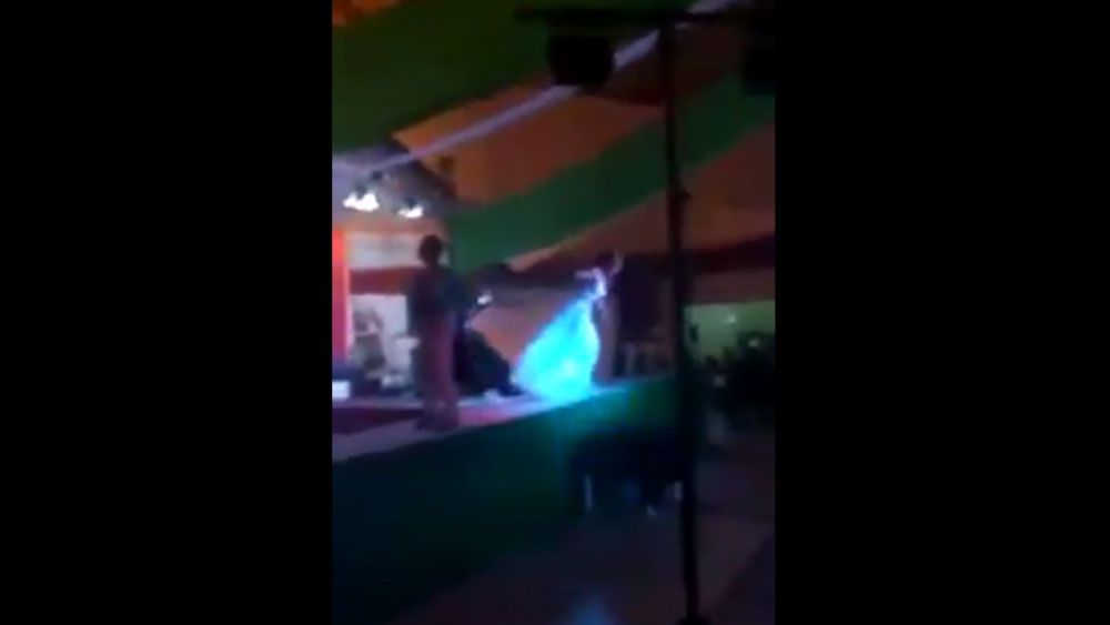 #Video Segundo lugar lanza a ganadora de certamen gay en Durango