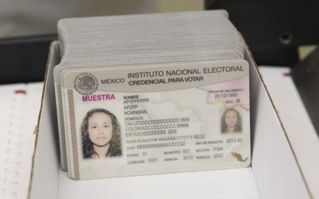 INE alista licitación para nueva credencial de elector - credencial-para-votar-con-matricula-consular-640x400