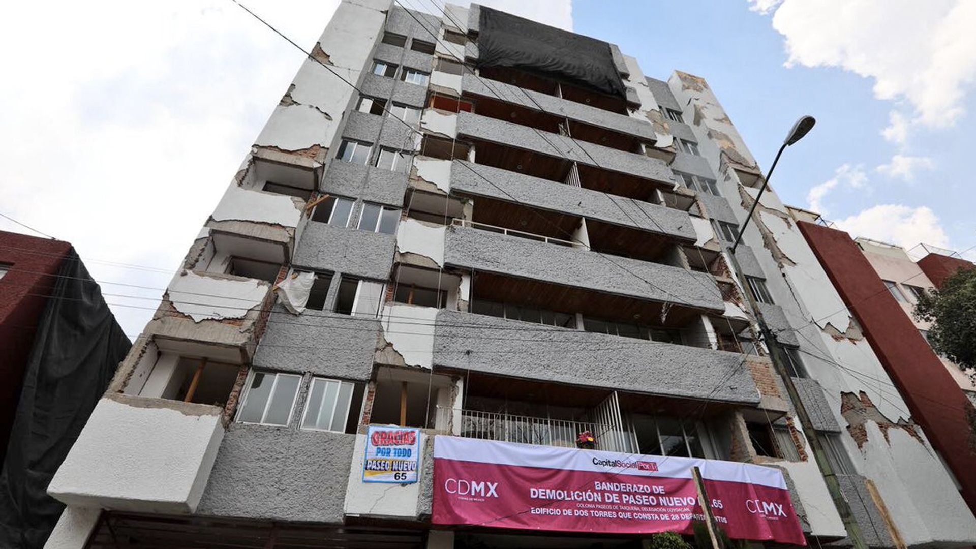 Inician labores de demolición de edificio en Paseos de Taxqueña afectado por sismo