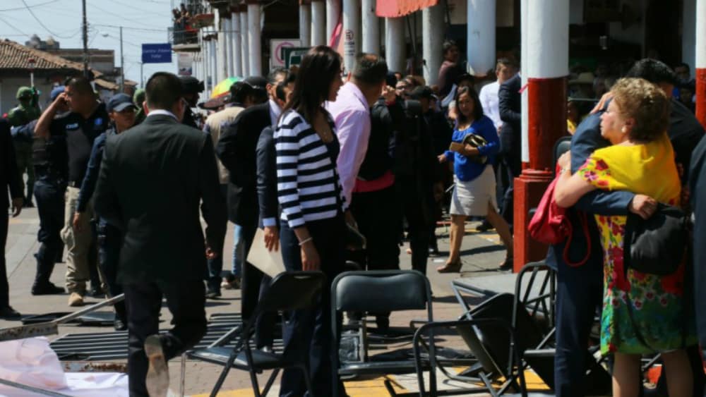 #Video Cae grada con funcionarios estatales y municipales en Michoacán