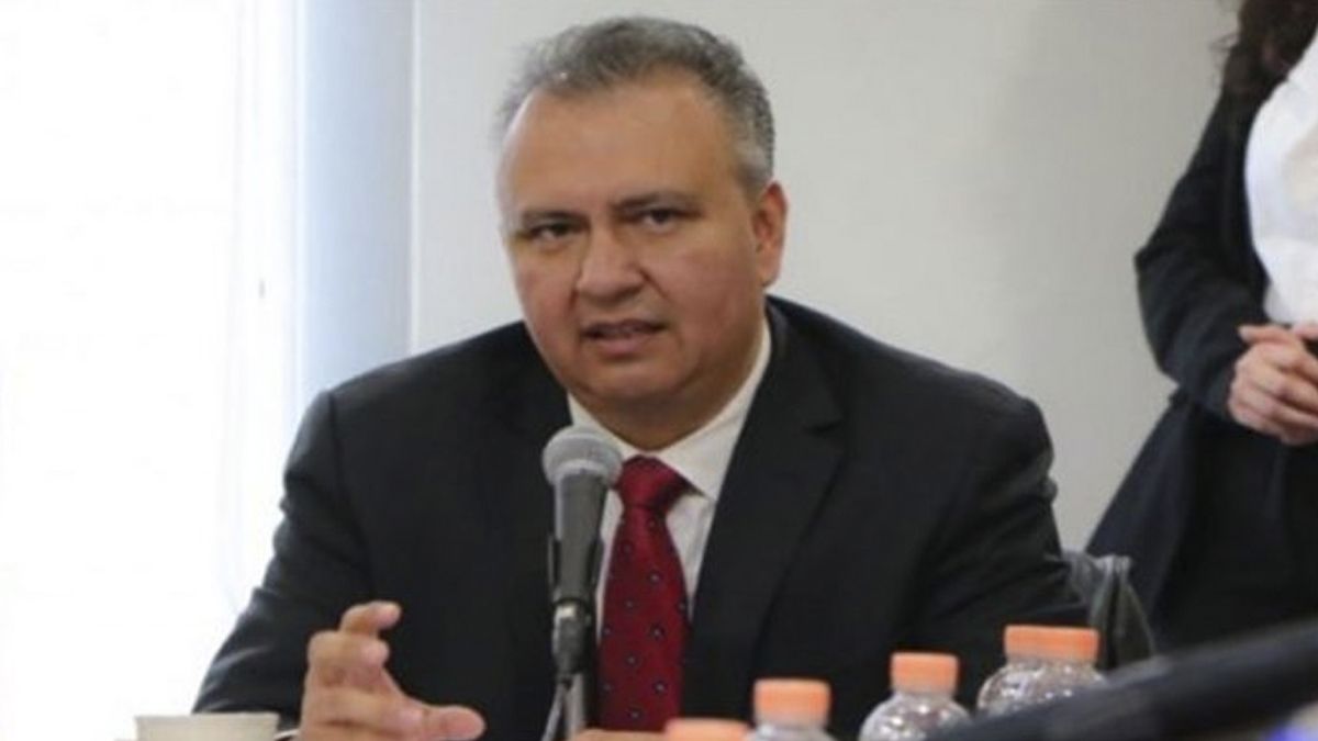 Exdirector de Liconsa se postula al Senado por el PRD