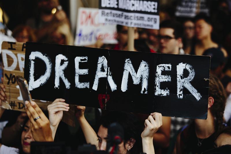 Pide procurador de California mantener el DACA a nivel nacional - dreamers