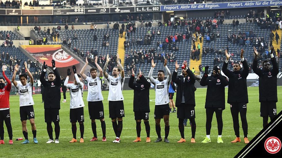 Sin actividad de mexicanos, Frankfurt consigue victoria