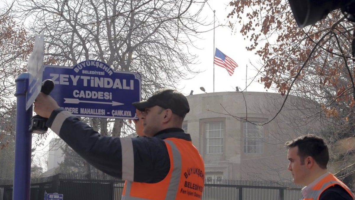 Arrestan a cuatro en Turquía por planear ataque contra embajada de EE.UU