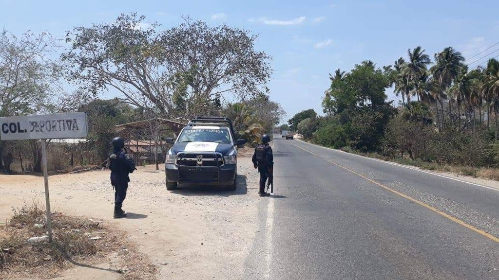 Abaten a delincuente durante emboscada a policías en Zihuatanejo