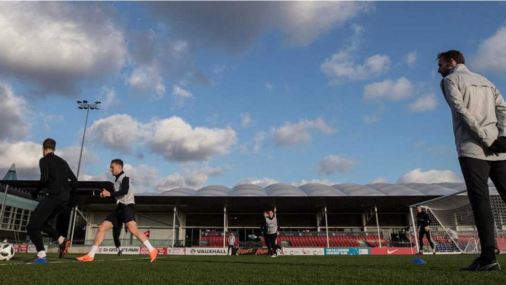 Prohíben a seleccionados ingleses comida de Starbucks