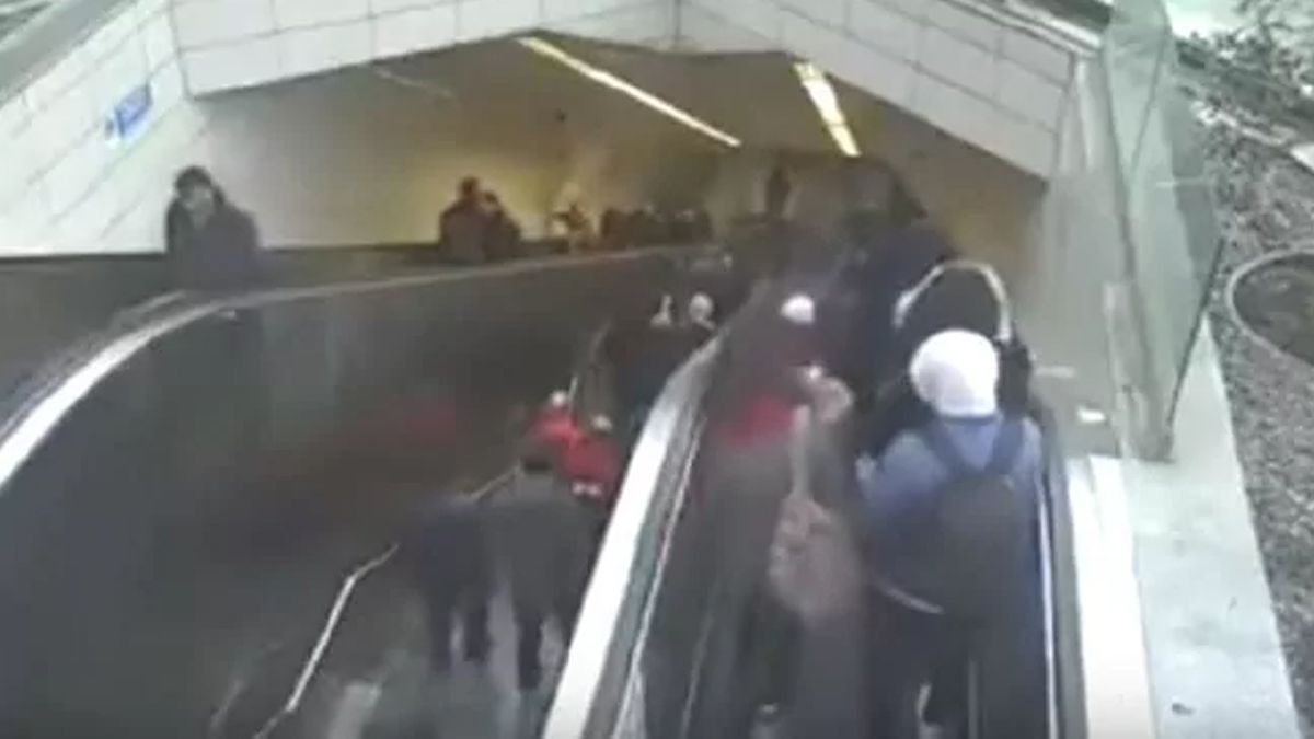#Video Escalera eléctrica se traga a hombre en el Metro de Estambul