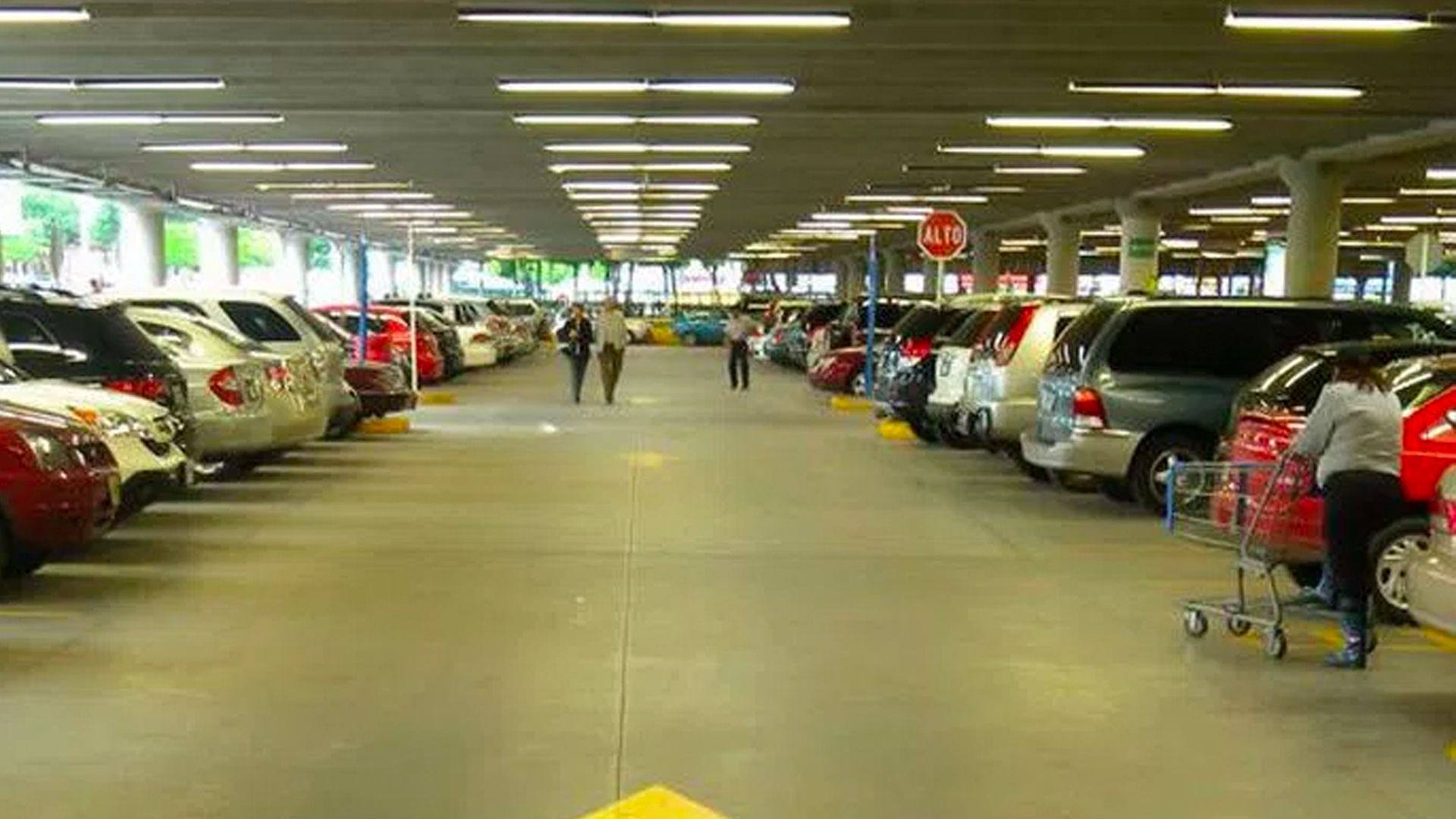 Estacionamientos de centros comerciales de Guadalajara serán gratuitos