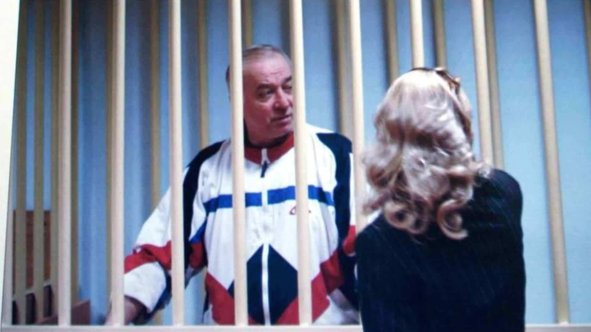 Exespía ruso en estado crítico por ataque en Reino Unido