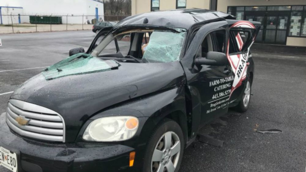 Combinación de cigarro y aerosol hace estallar auto en EE. UU.