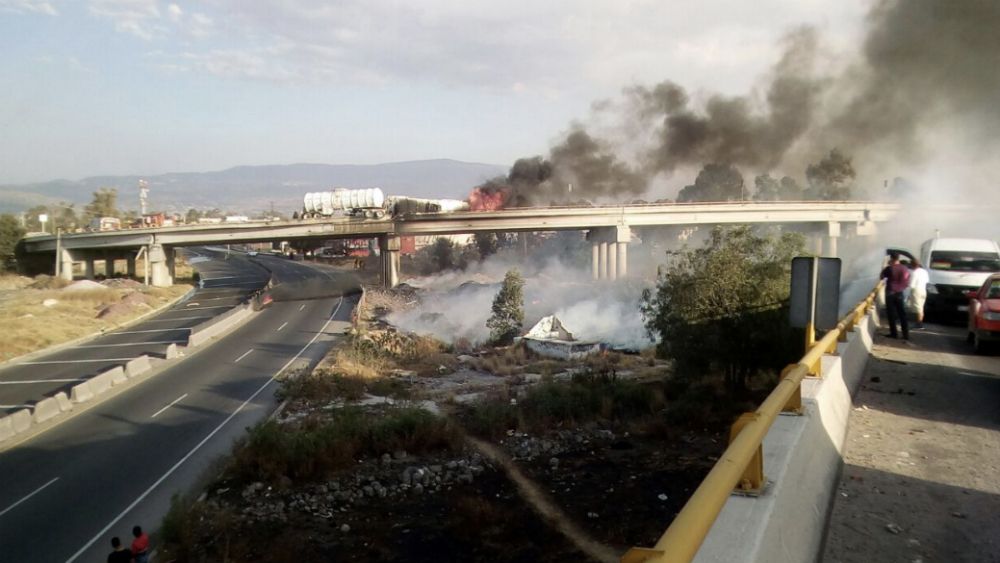 Explota pipa en la carretera Texcoco-Ecatepec
