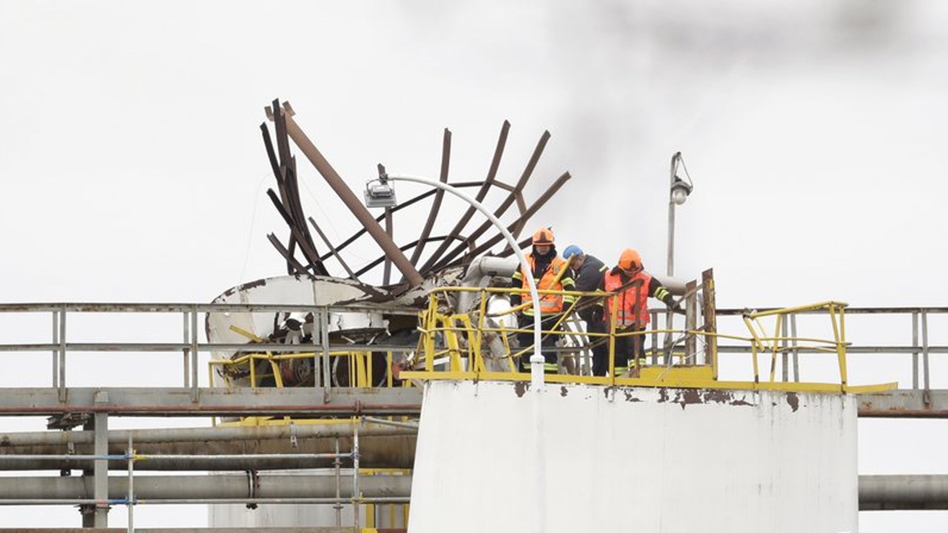 Explosión de planta química deja seis muertos en República Checa