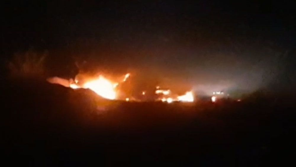 Se incendian dos tráileres en la Autopista Siglo 21 tras choque