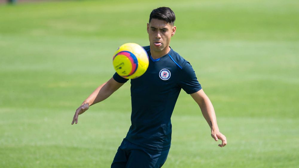 Alarma en Cruz Azul: Felipe Mora se lesionó con la selección chilena