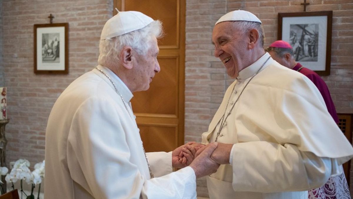 Papa Francisco envía saludos a Benedicto XVI por Pascua