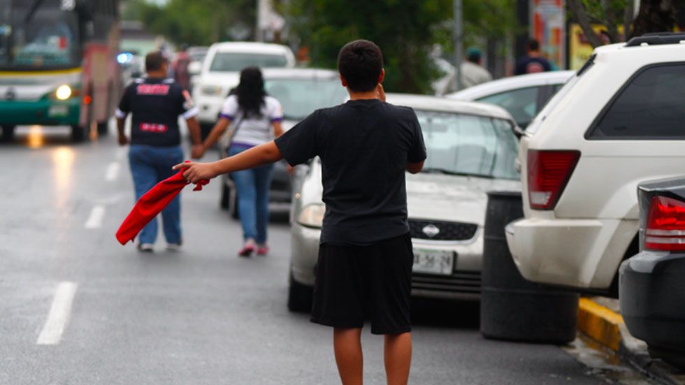 Aumentan detenidos por apartar lugares en las calles