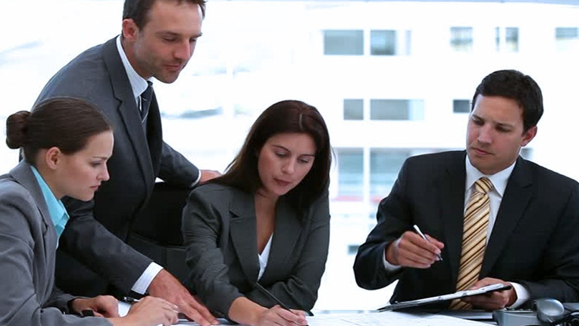 Gerentes ganan 32 mil pesos al mes en promedio en México