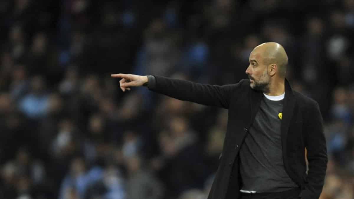 Multan a Guardiola por usar cinta procatalana