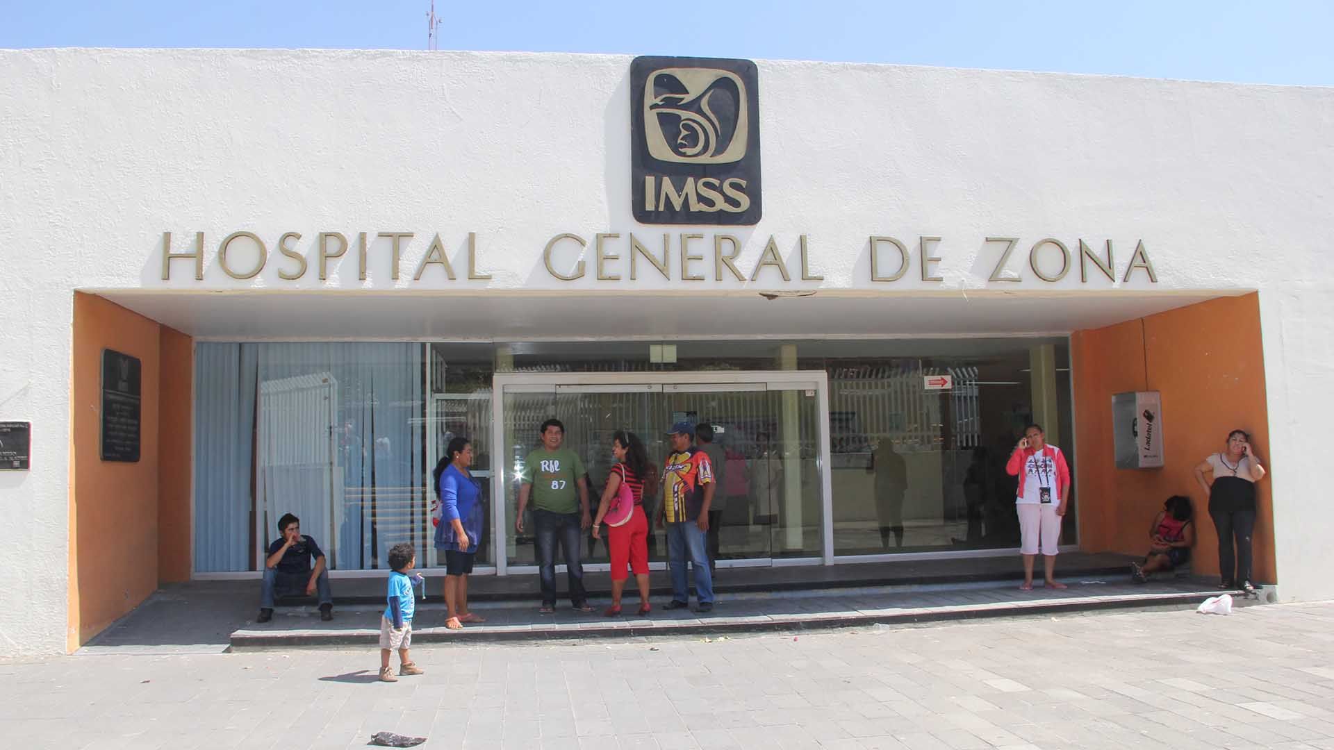 #Video Empleado roba material de clínica del IMSS en Oaxaca