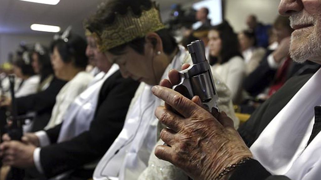 Iglesia de EE.UU. permite a feligreses llevar armas al templo
