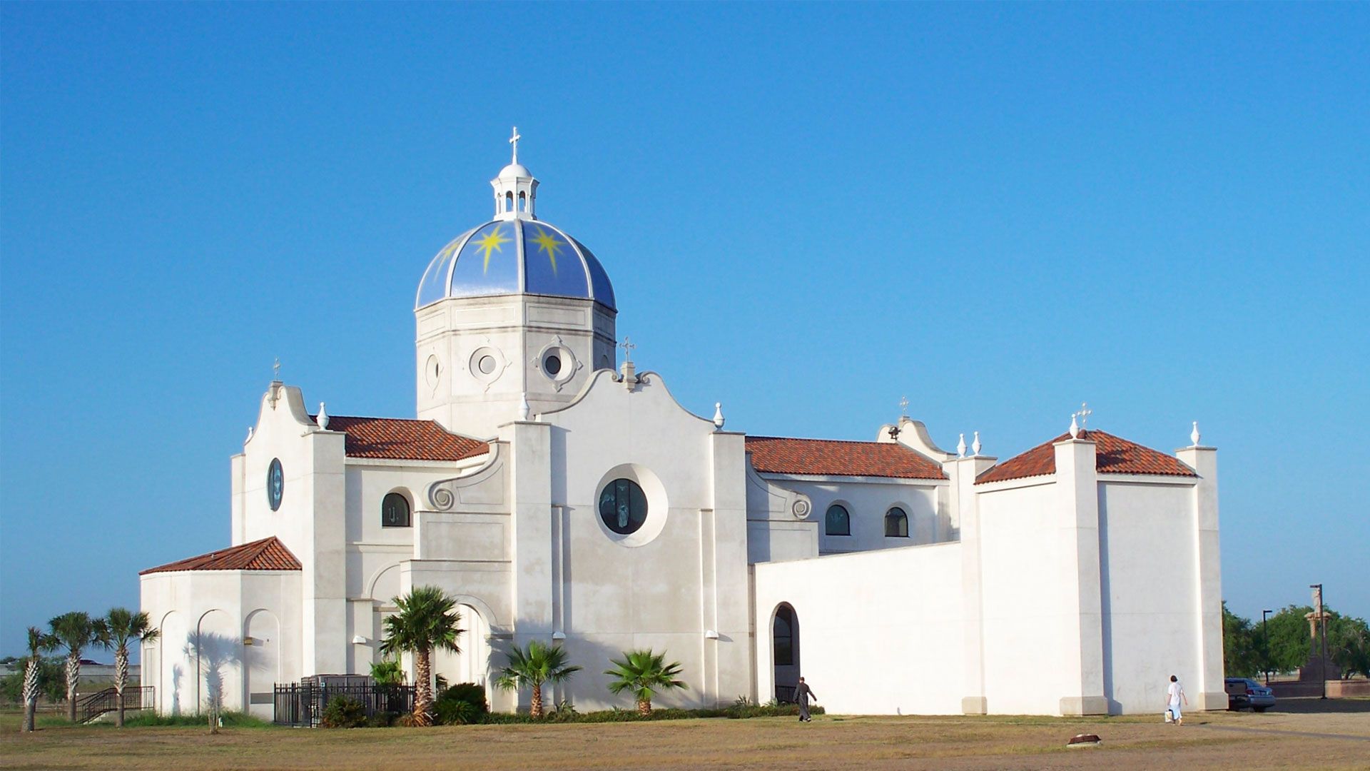 Condenan a 60 años de cárcel a cura por violar a menor