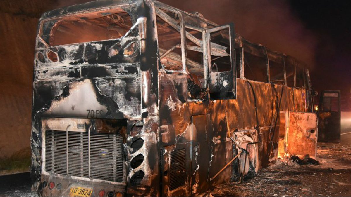 Mueren 20 personas en incendio de autobús en Tailandia