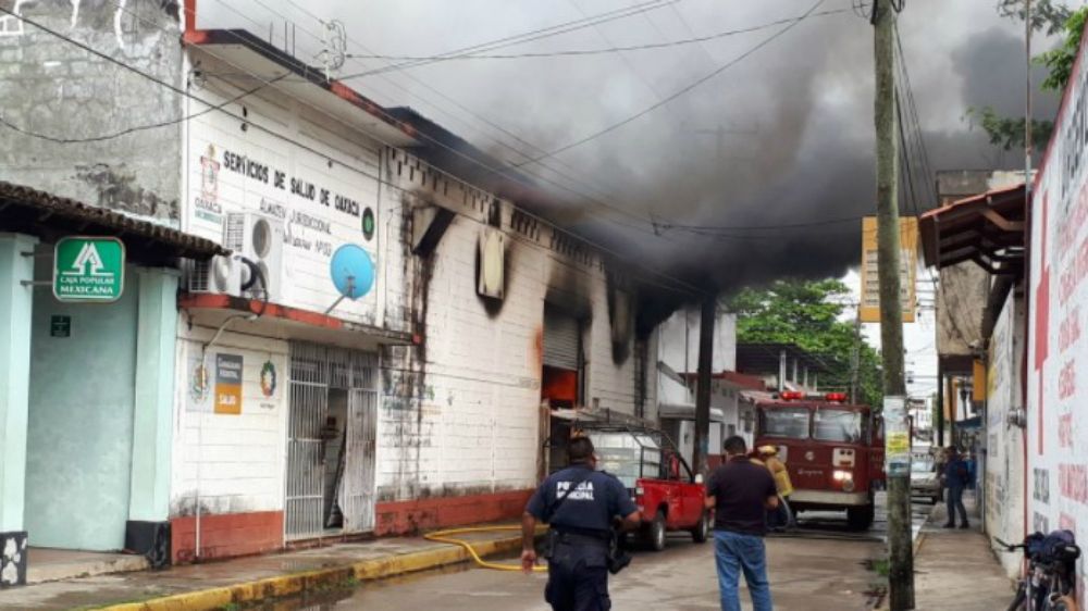 Incendio en bodega consume toneladas de medicamentos en Oaxaca
