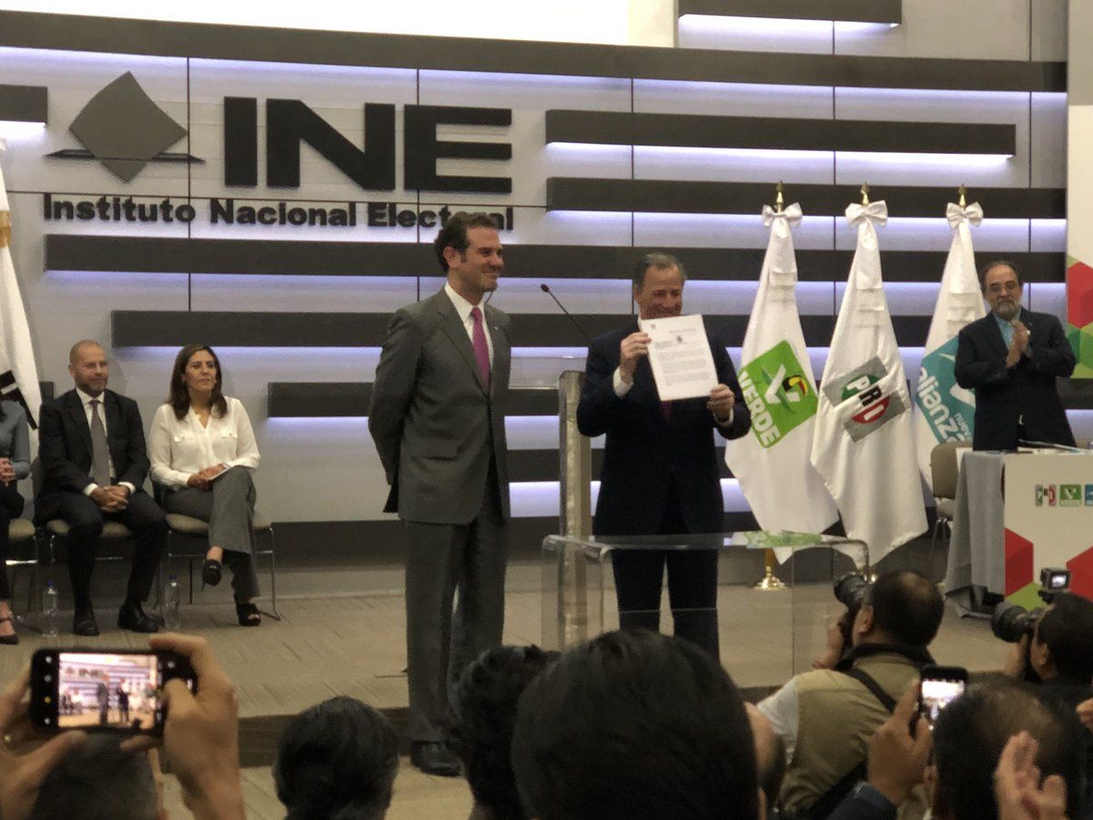 José Antonio Meade acude al INE para obtener registro como candidato presidencial