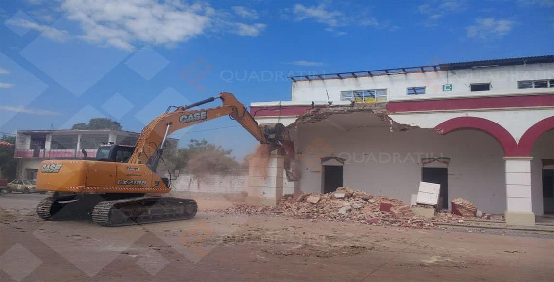 Demuelen palacio municipal oaxaqueño afectado por los sismos