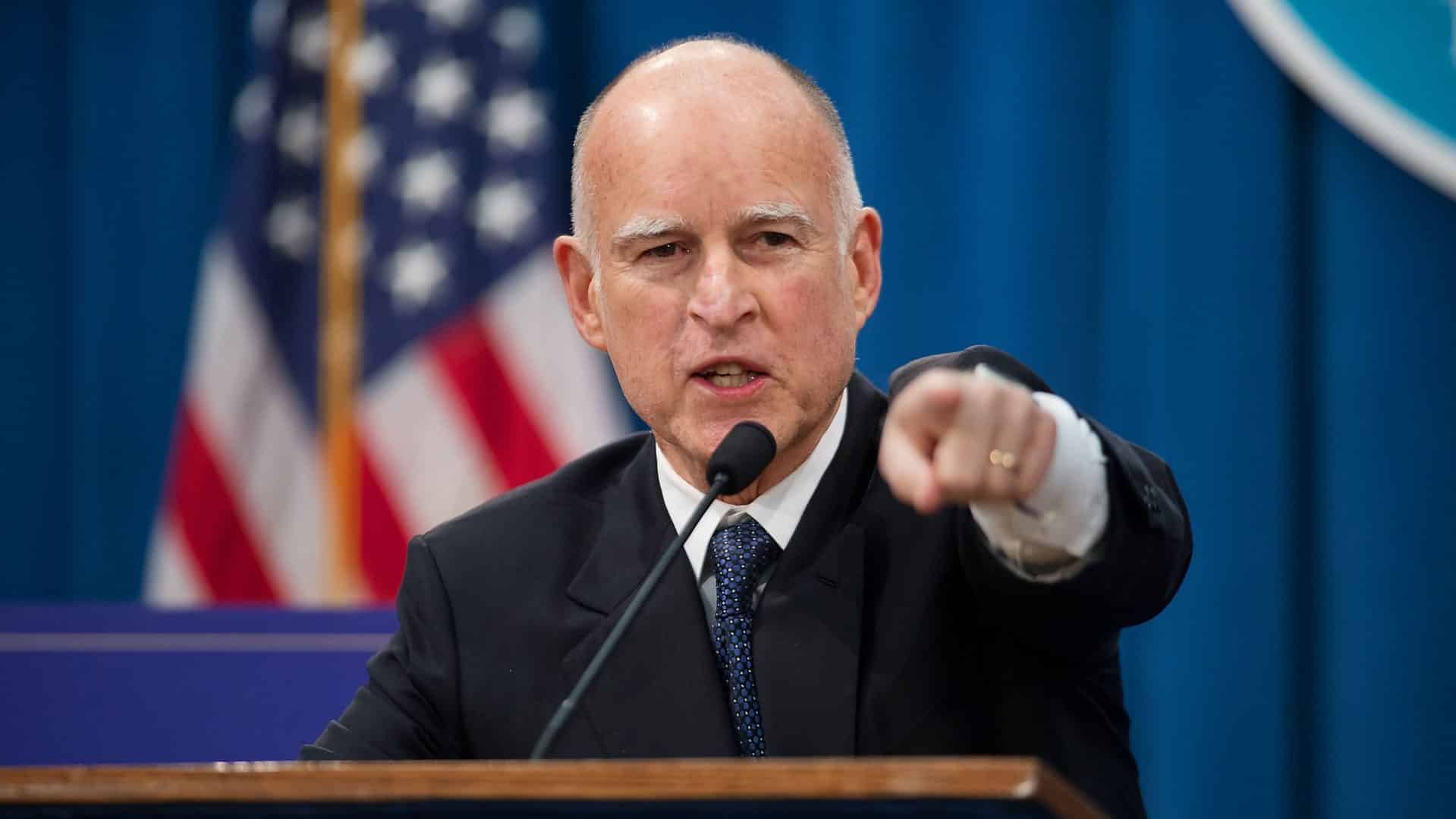 Juez niega petición de gobierno de Trump contra ley "santuario" - jerry-brown-jr-e1520904611865