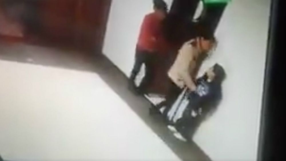 #VIDEO Maestra golpea a niño con discapacidad en Toluca