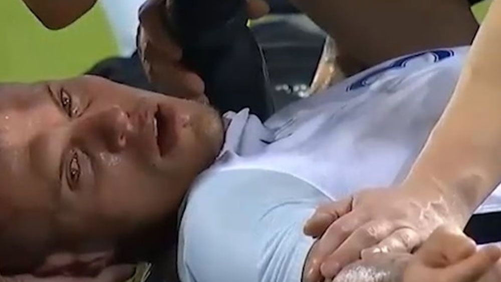 #Video Jugador salva a compañero de ahogarse con su lengua