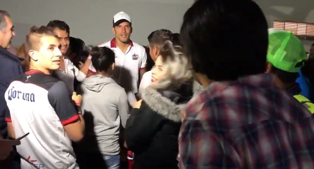 #Video ‘Maza’ Rodríguez empuja a aficionado