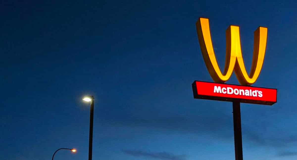 McDonald’s voltea su logo por el Día Internacional de la Mujer