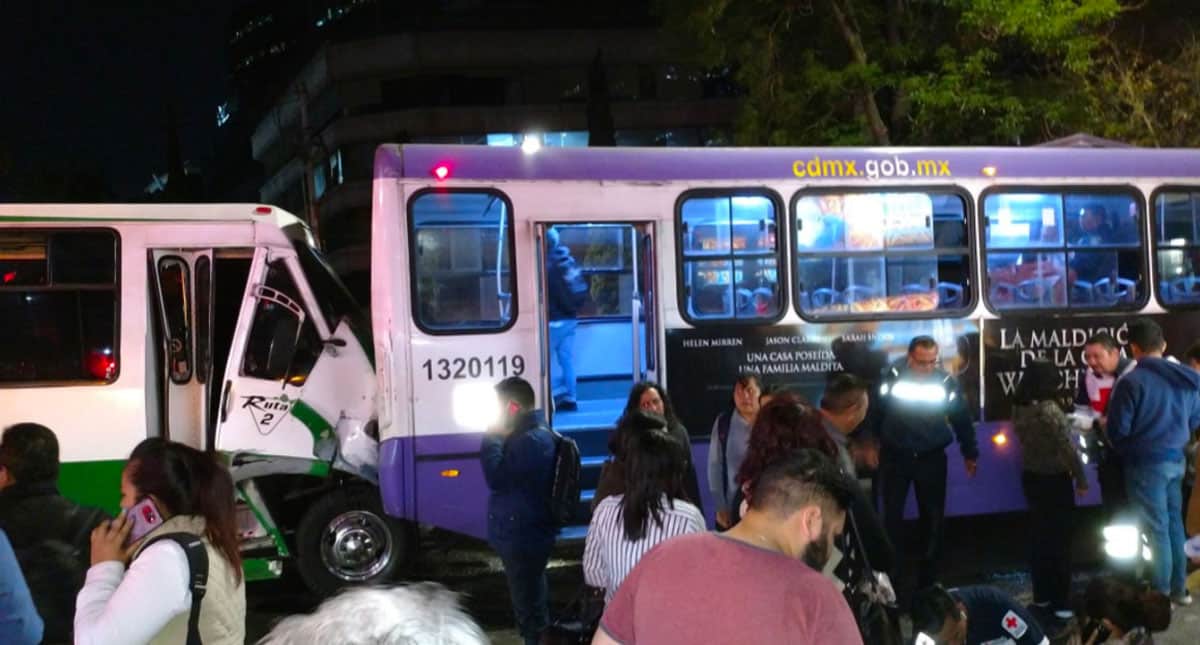 Choque en Paseo de la Reforma deja 30 heridos