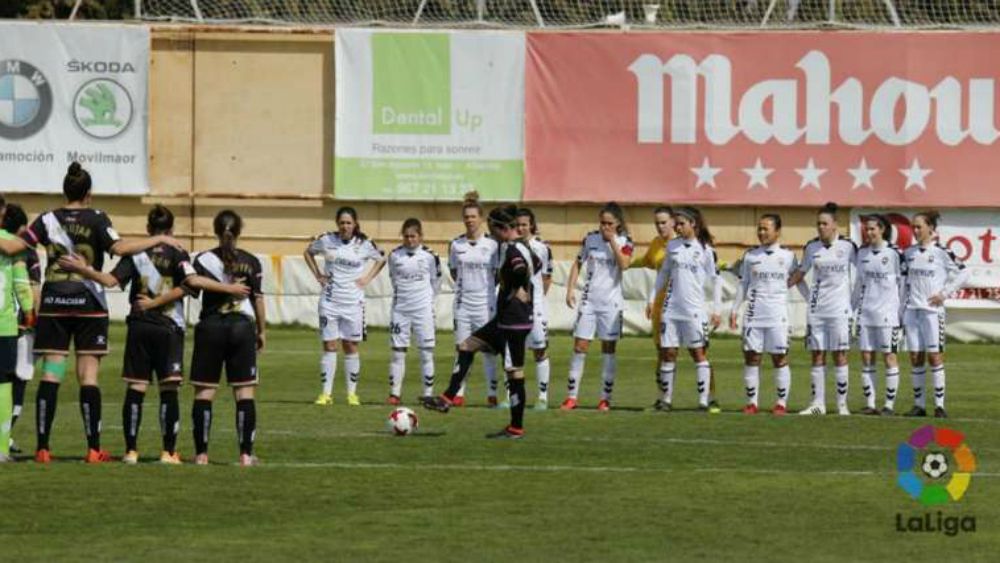 #Video Polémico minuto de silencio en la liga femenil española