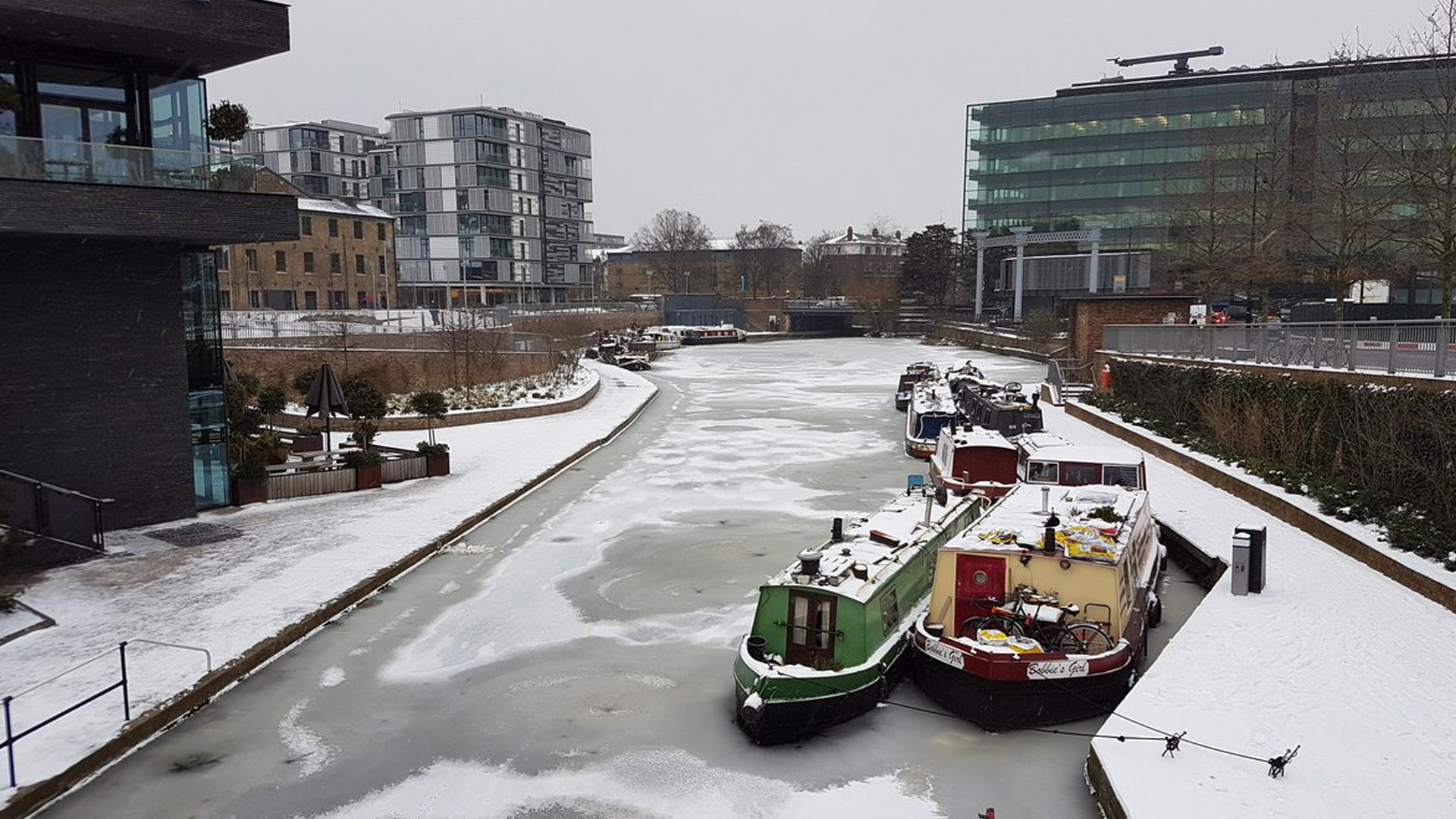 Emiten alerta roja por nevadas en Reino Unido