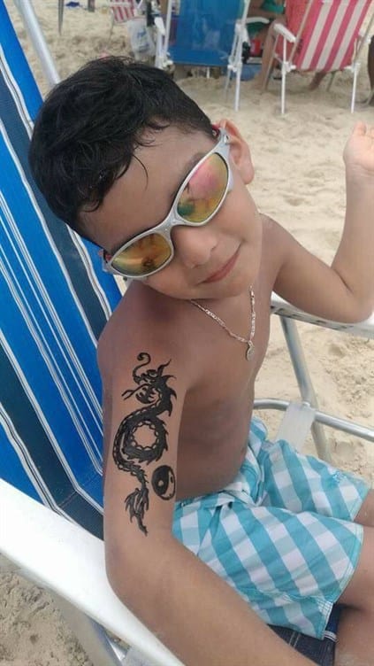 Menor sufre reacción alérgica a tatuaje de henna - nino-tatuaje-henna-alergia-2