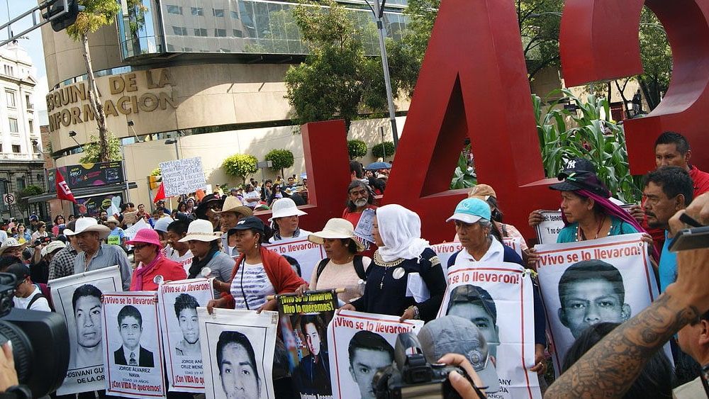AMLO instruye crear comisiones de la verdad - normalistas-ayotzinapa