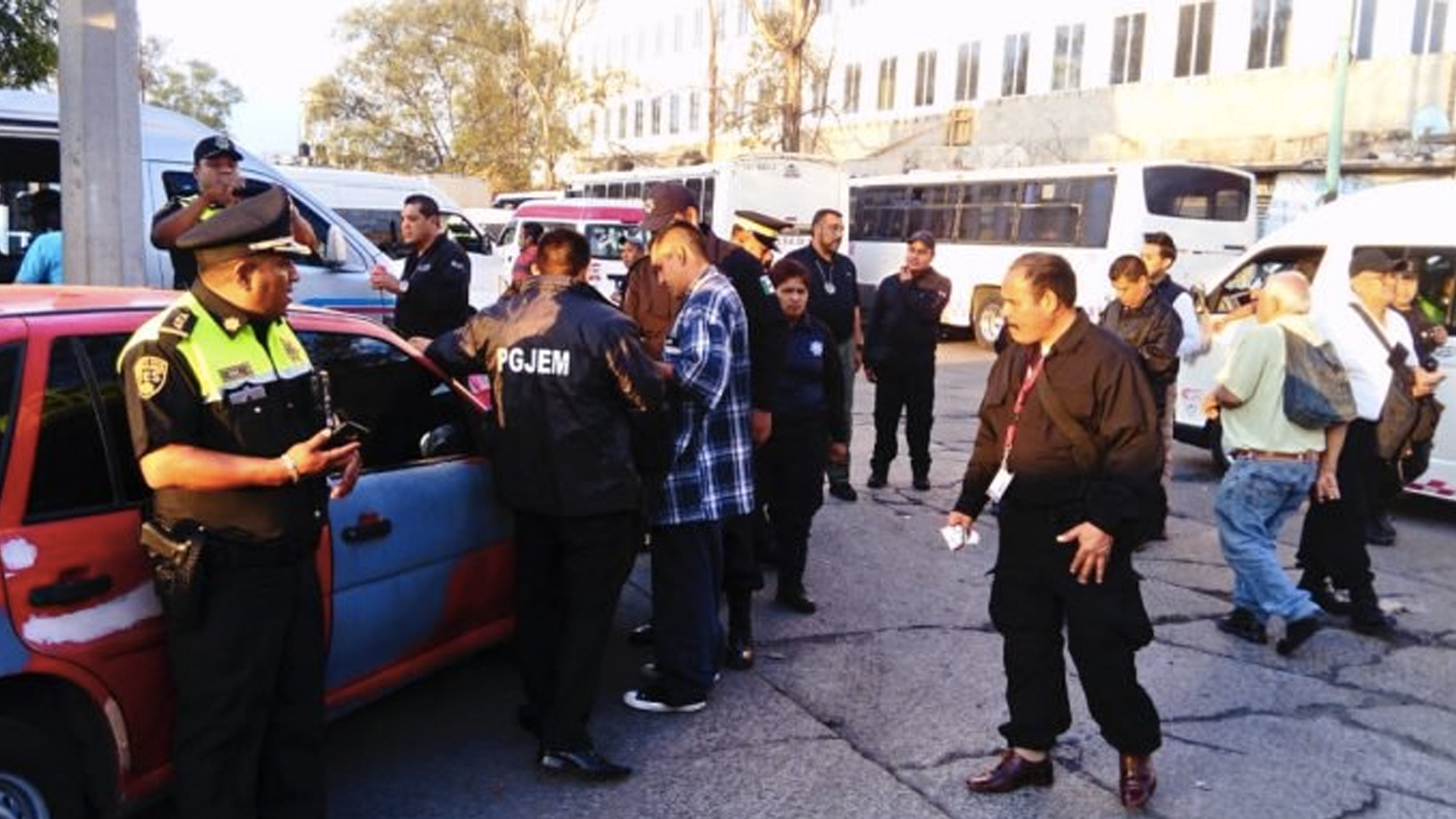 Al menos cuatro detenidos en operativo en Mexipuerto Cuatro Caminos