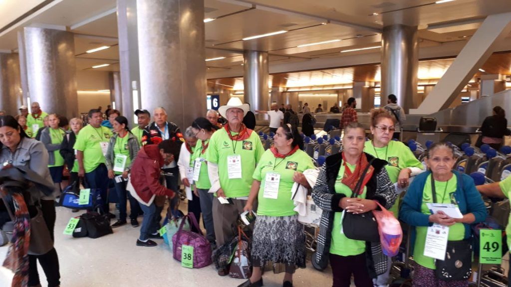 Adultos mayores se reencuentran con familiares migrantes en EE.UU.