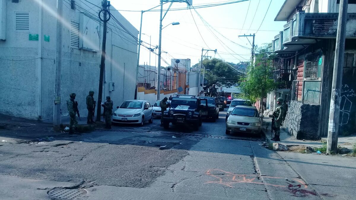 Balean a pareja a bordo de una moto en Acapulco
