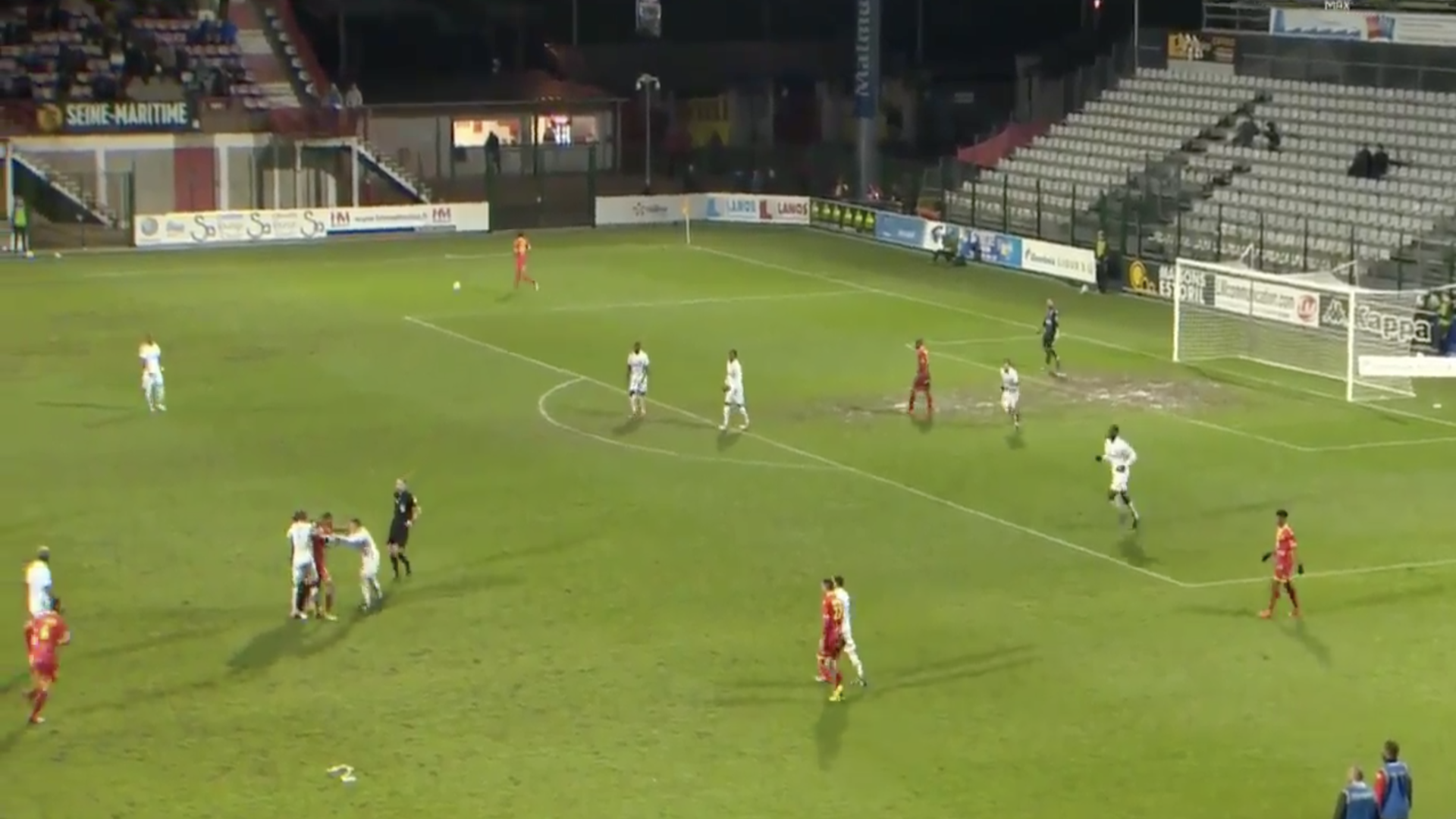 #VIDEO Pelean jugadores del mismo equipo en Francia