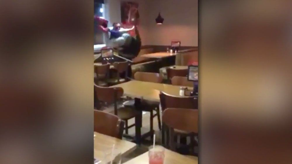#Video Pelea entre clientes y gerente de IHOP