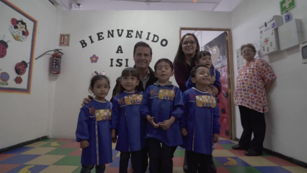 Visita Peña Nieto estancia infantil en Ciudad de México