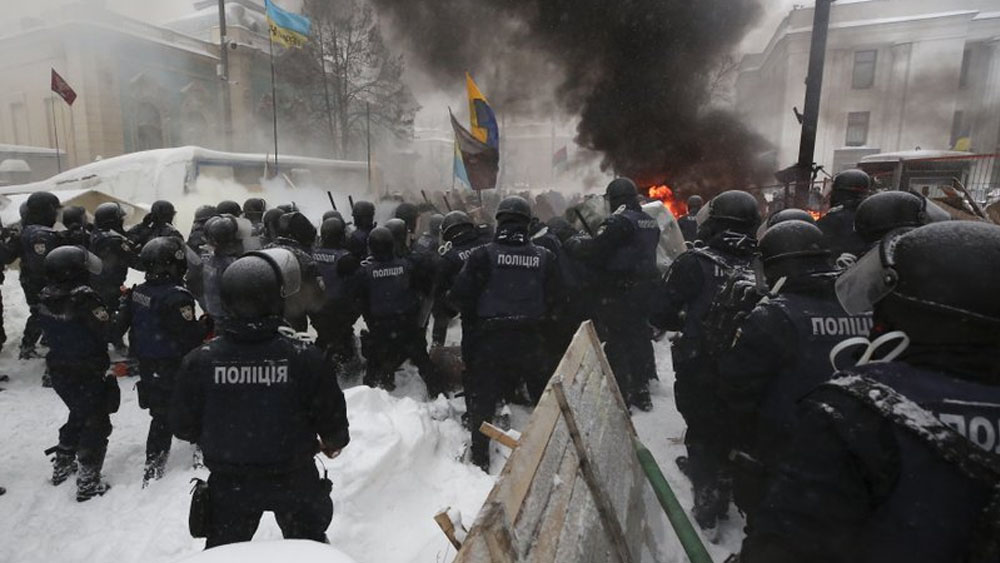 Enfrentamiento entre policías y manifestantes deja 100 detenidos en Kiev