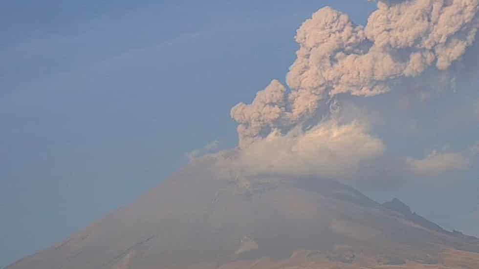 Popocatépetl emite nueva fumarola Popocatépetl emite nueva fumarola