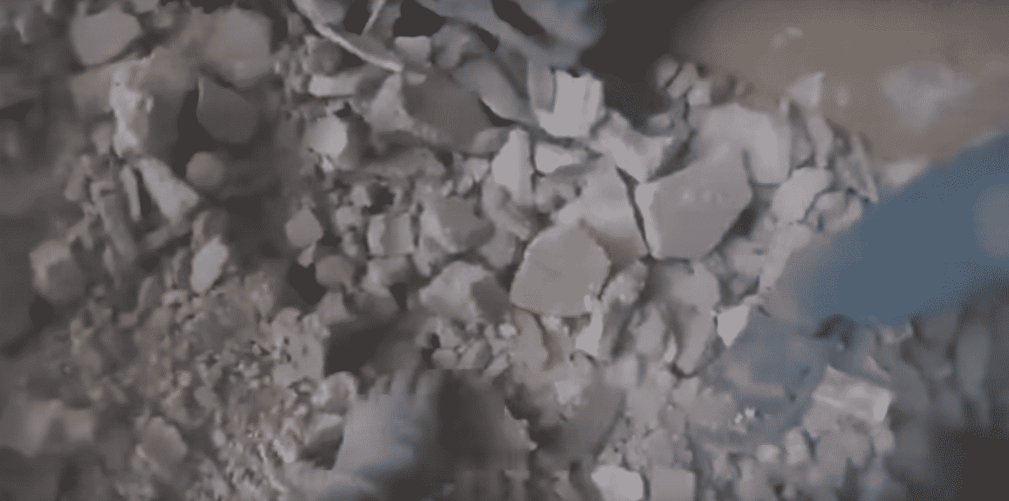 #Video Rescatan a bebé de los escombros tras bombardeo en Siria