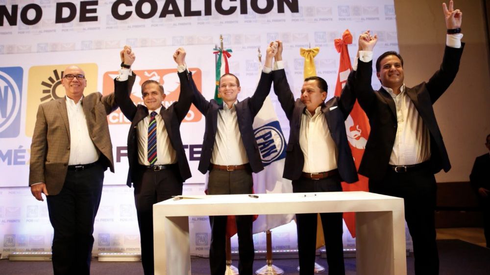 Presenta Ricardo Anaya a su equipo de campaña