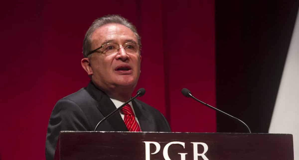 Centenar de mujeres defienden a Ricardo Rocha